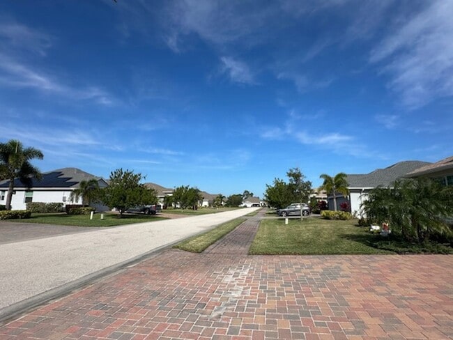 Building Photo - 8330 Summer Lake Dr SW