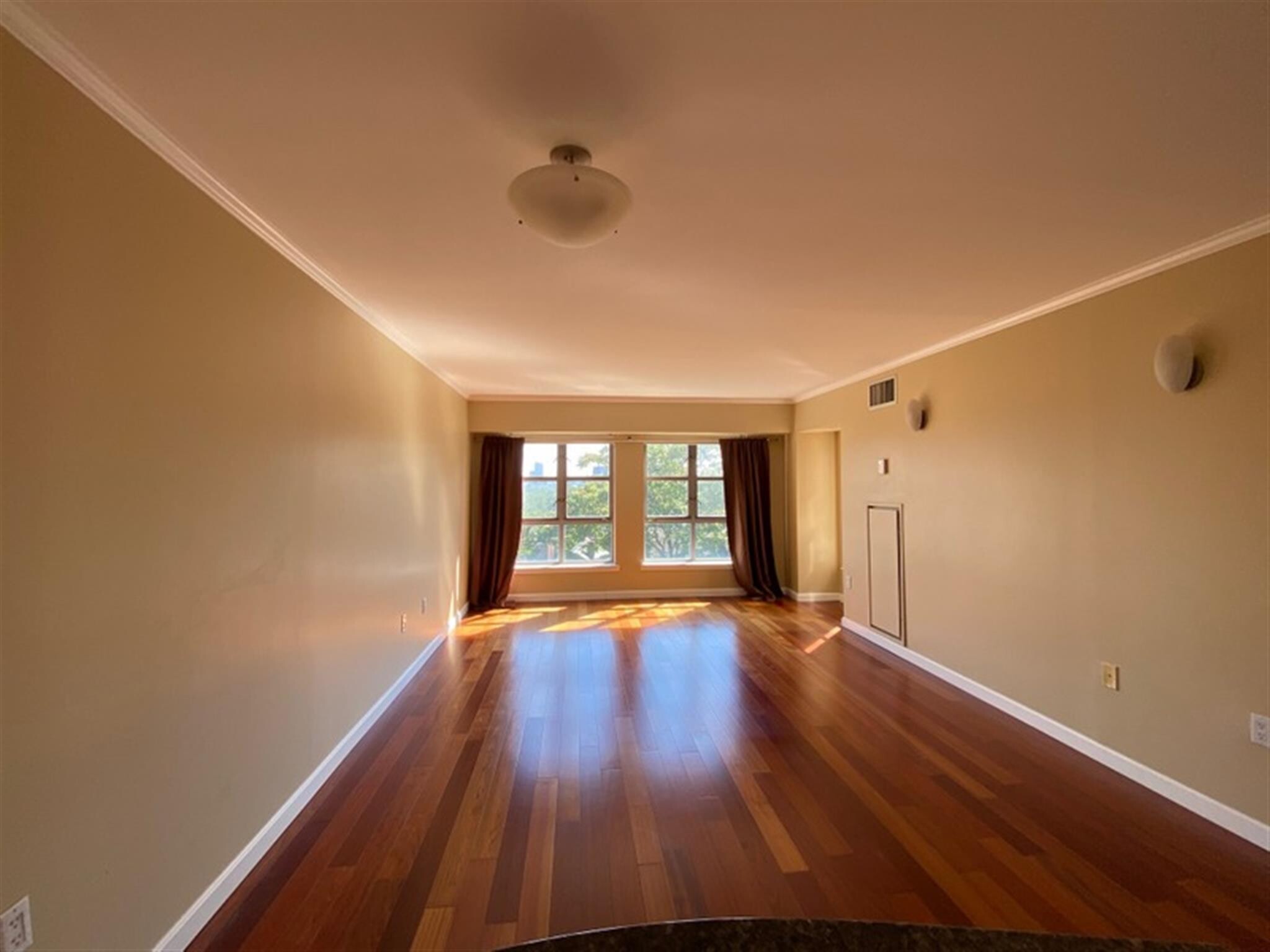 Building Photo - 931 Massachusetts Ave