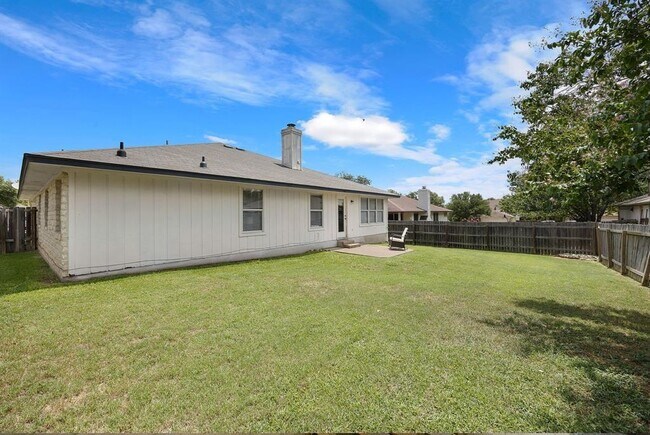 Building Photo - 1202 Highland Dr