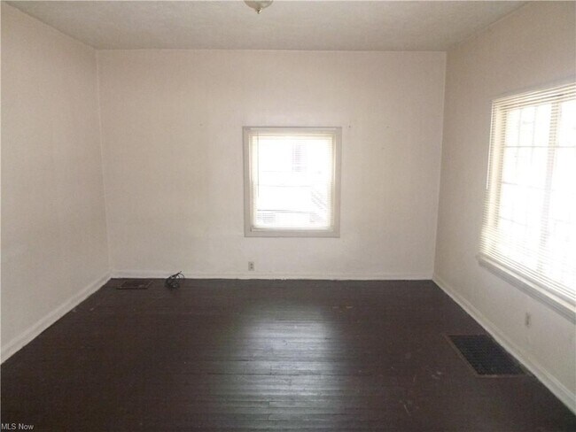 Building Photo - 812 E Buchtel Ave