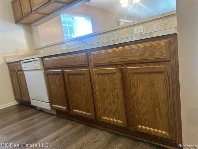 Building Photo - 3581 Reeves Dr