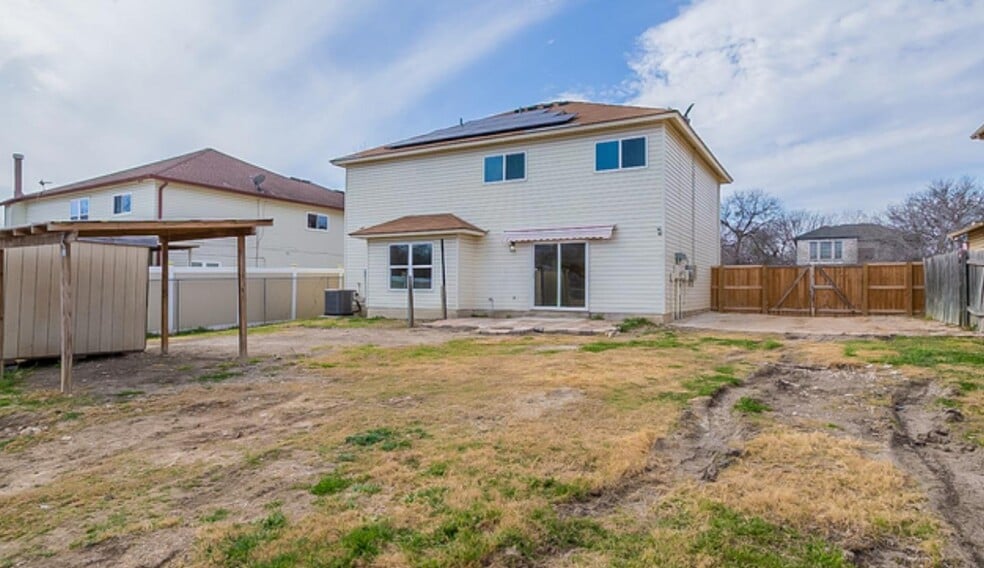 Building Photo - Charming 5-Bedroom Home in a Prime San Antonio Location!