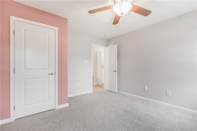 Building Photo - 248 Broadstone Dr