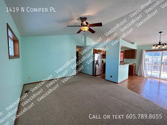 Building Photo - 1419 N Conifer Pl