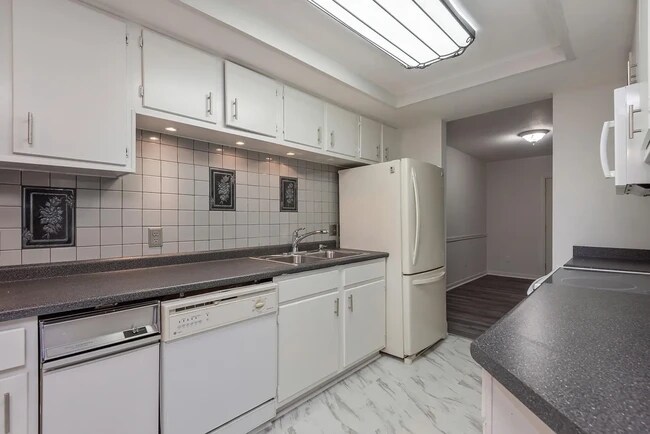 Building Photo - 98 Valley Forge Dr