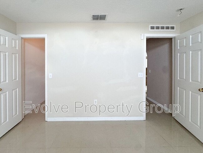 Building Photo - 21 Llanes Pl