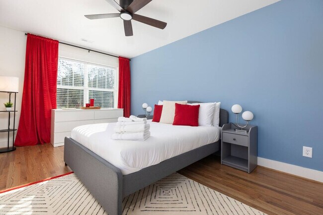 Building Photo - 806 Colorado Ave