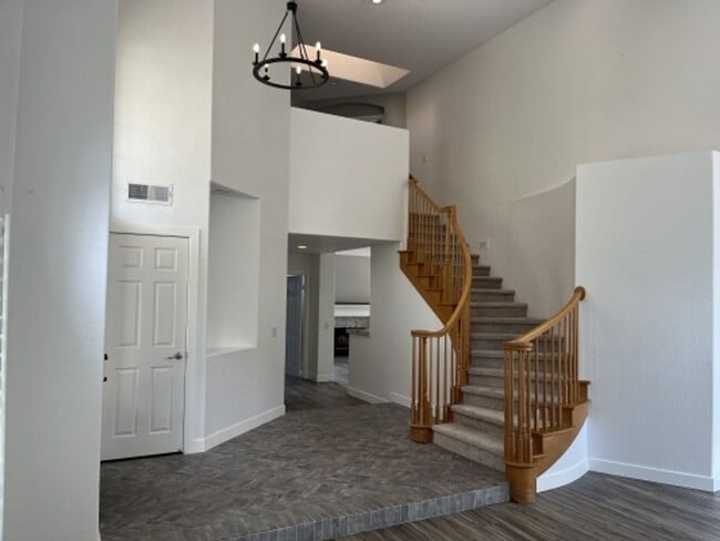 Building Photo - Stunning 4 bedroom Home with a Pool locate...