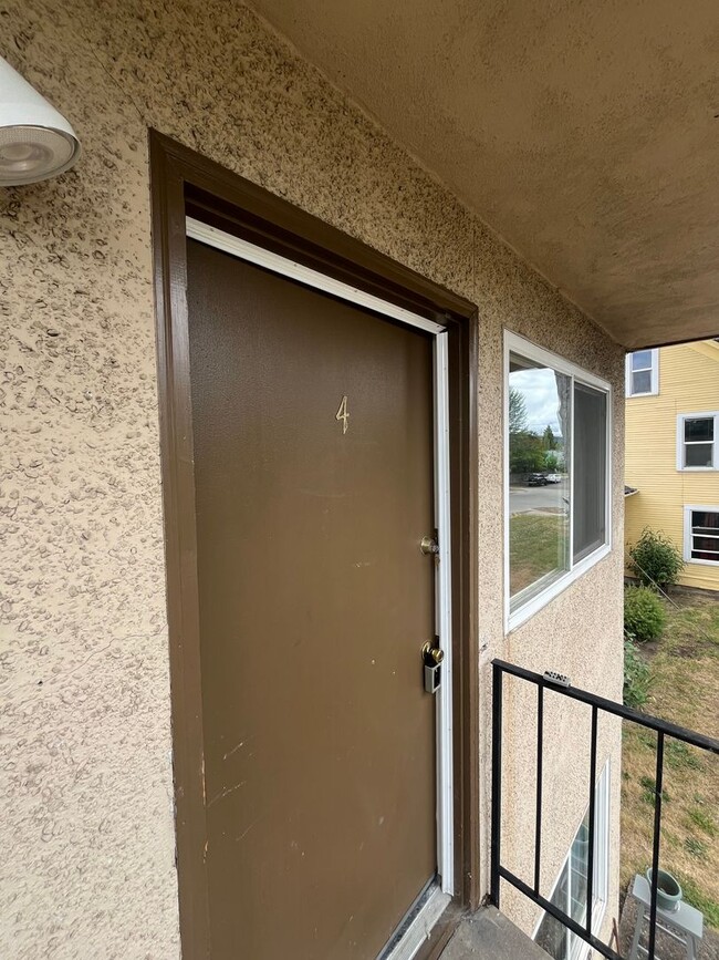 Building Photo - 1-Bedroom 1-Bathroom apartment in Eugene