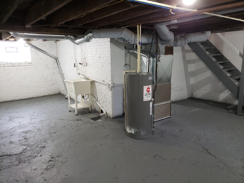 Building Photo - 2120 Fern Ct