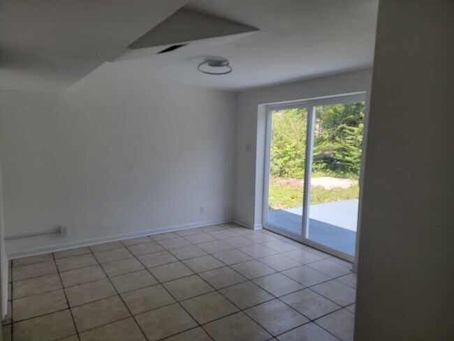 Building Photo - 3626 Jonathan Cir