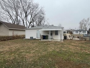 Building Photo - Home For Rent In Bellevue