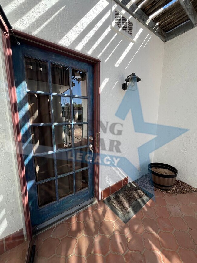 Building Photo - Charming 3 bedroom move-in ready