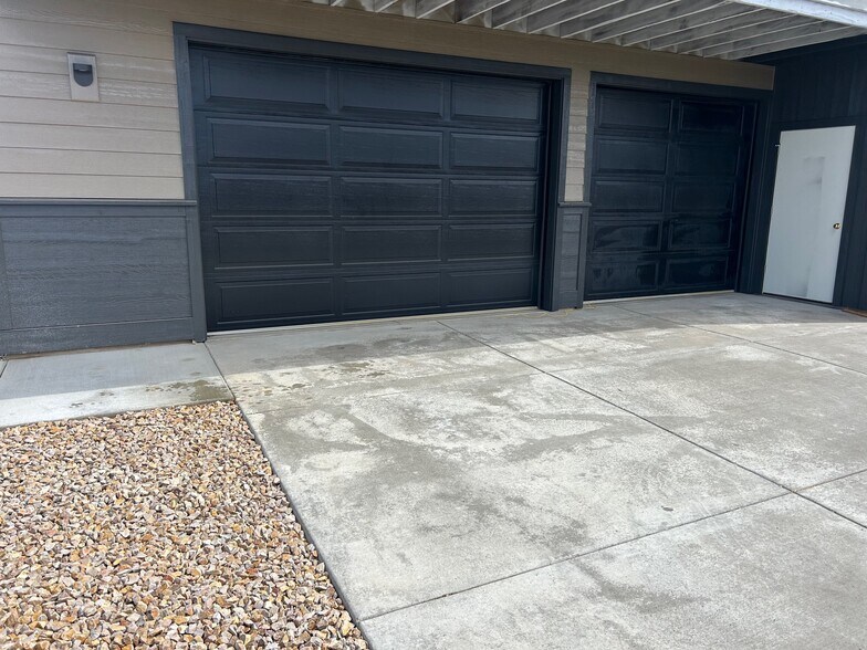 Building Photo - 1370 SW Obsidian Ave