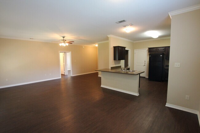 Building Photo - Gorgeous 3 Bedroom Home in The Ranch Subdi...