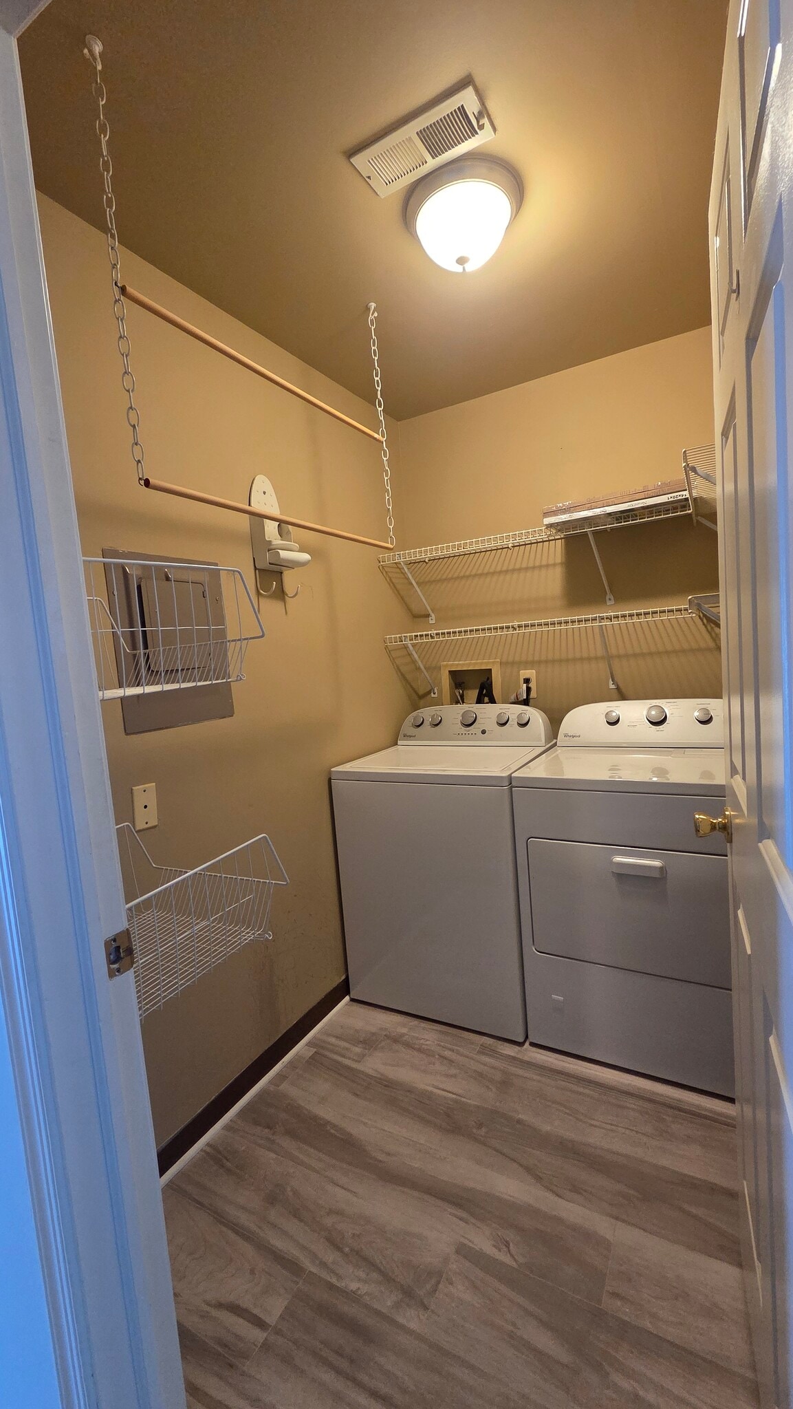 Building Photo - 1982 Willings Ln