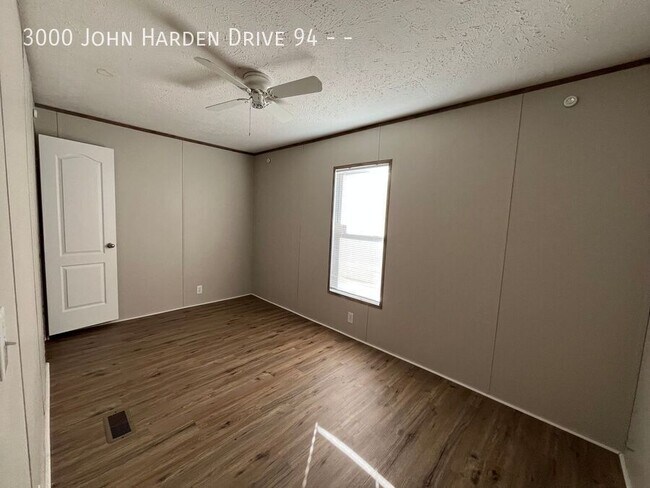 Building Photo - 3000 John Harden Dr