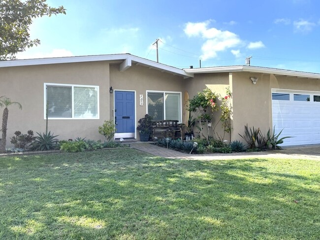 Building Photo - 4 bedroom updated West Torrance home