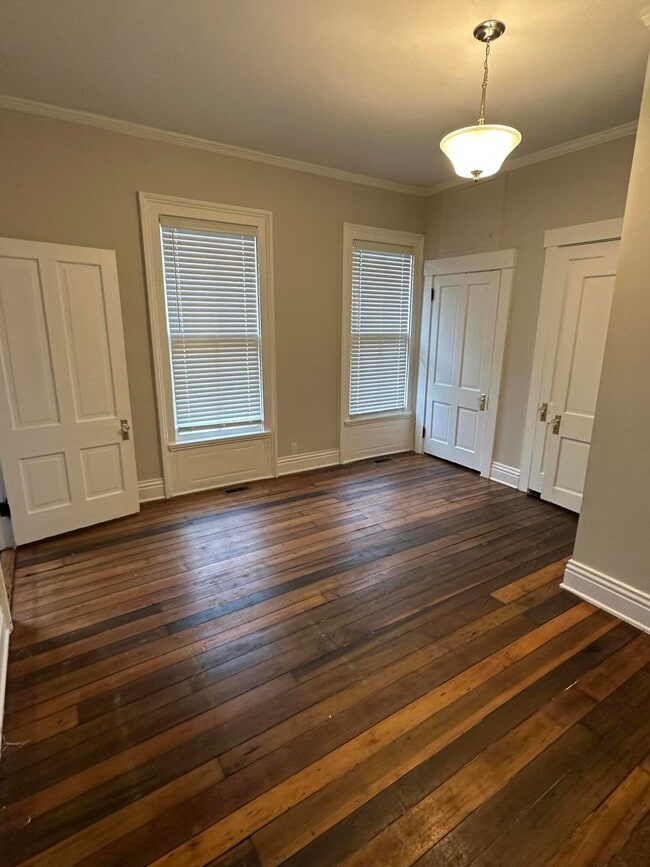 Building Photo - 313 Capital Ave