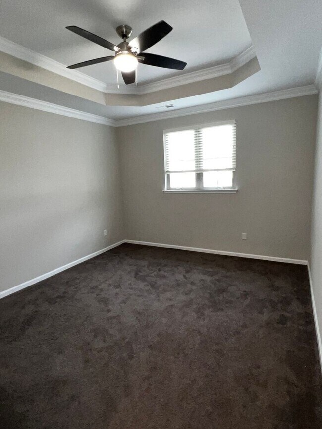 Building Photo - Modern Comfort & Style in a Prime Location...