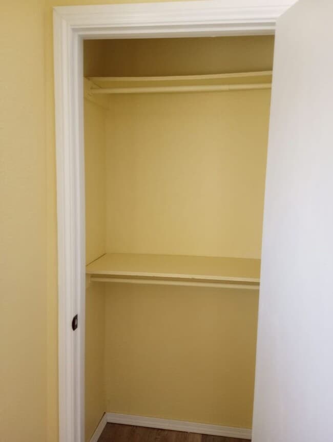 Building Photo - 3 bed 2 bath Renovated Rent Home