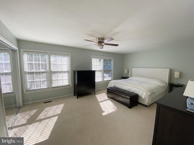 Building Photo - 216 Gretna Green Ct