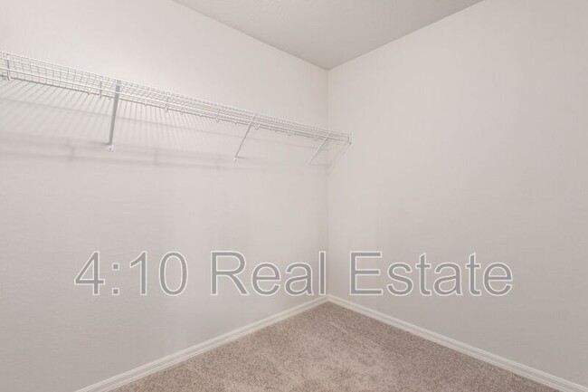 Building Photo - 142 W Impala Dr