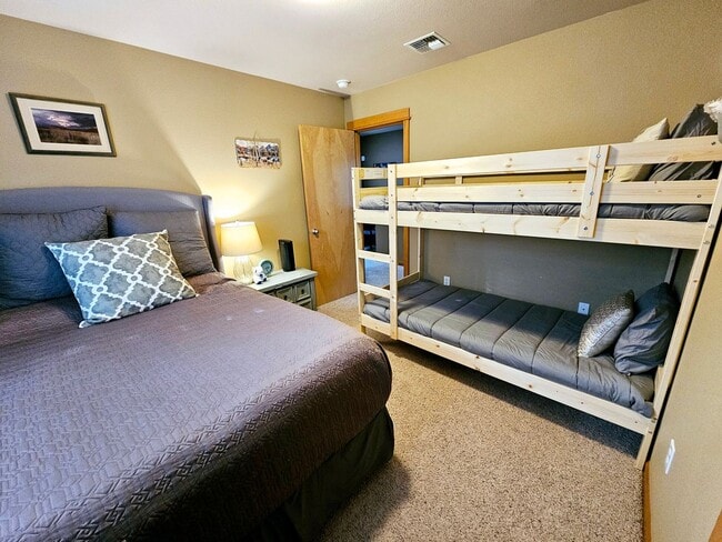 Building Photo - $500 OFF First Month Rent | Riverfront Property | Lease Options | Pet Friendly