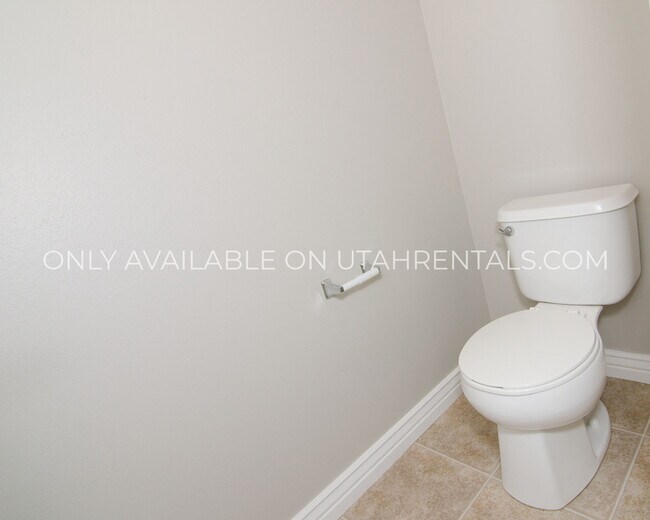 Building Photo - 1054 W 70 N