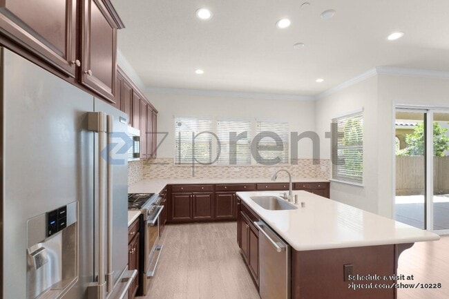 Building Photo - 941 Bracken Ct