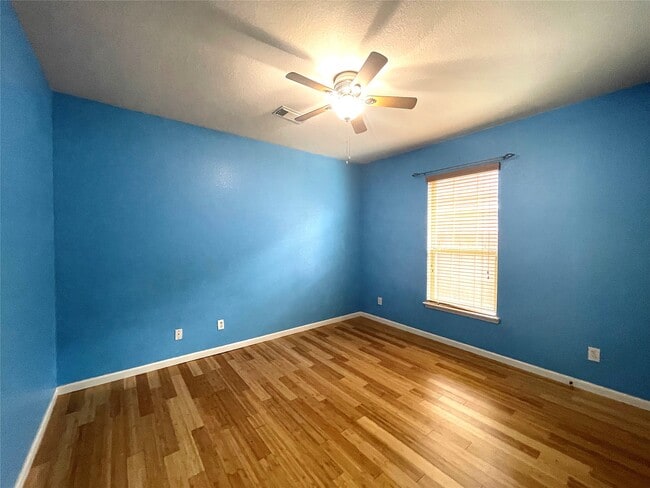 Building Photo - 9903 Raul Hector Dr