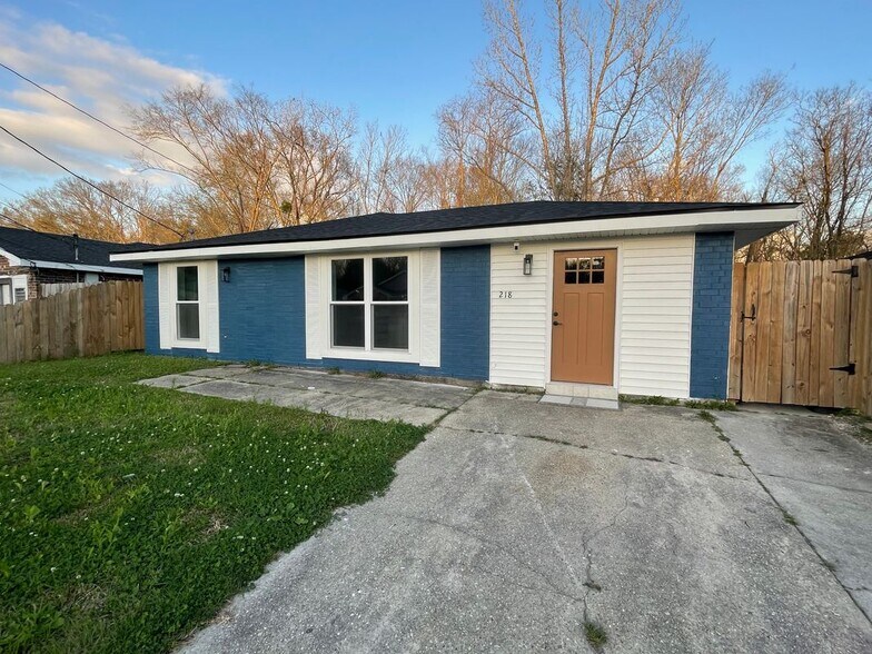 Building Photo - 218 Homewood Pl