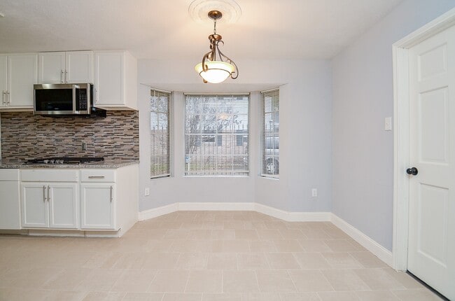 Building Photo - 1606 Crystal Hills Dr