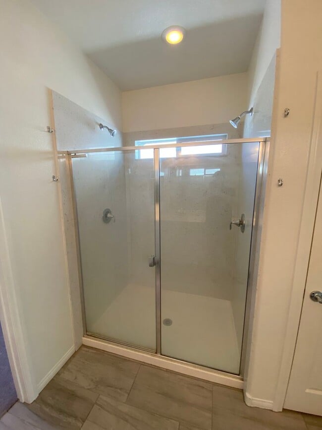 Building Photo - Beautiful 4 bed/3 home located in Henderson.