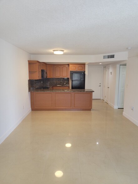 Building Photo - 13900 Lake Placid Ct