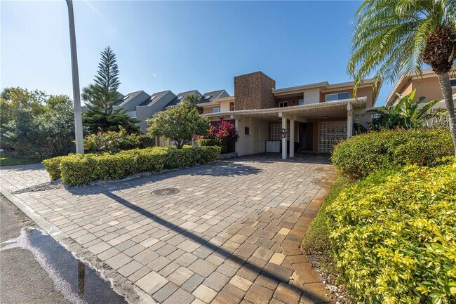 Building Photo - 800 Madonna Blvd