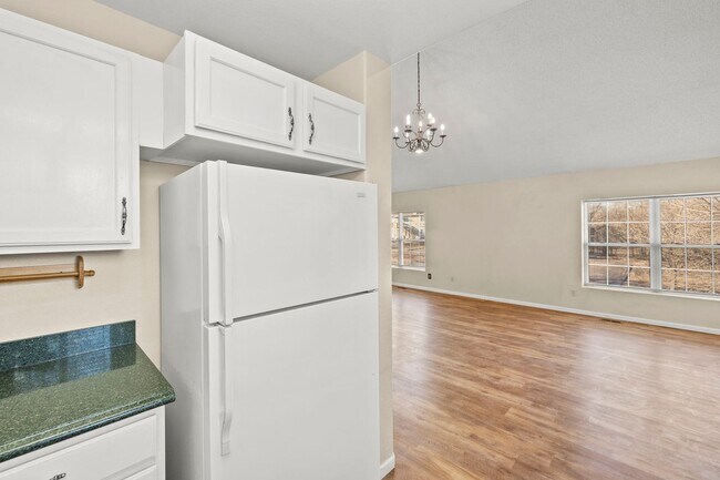 Building Photo - 977-979 Columbine Ave