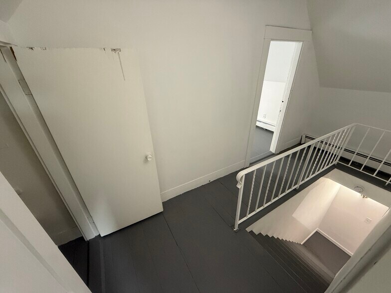 Building Photo - 509 Medford St