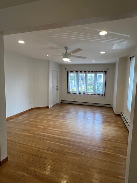 Primary Photo - 300 Wilson Ave