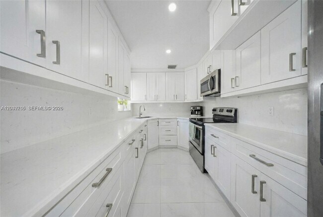 Building Photo - 10731 SW 51st Dr