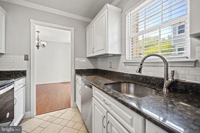 Building Photo - 2362 Hunters Square Ct