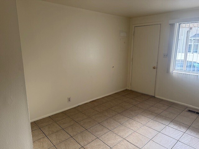 Building Photo - 1123 S Graff Cir