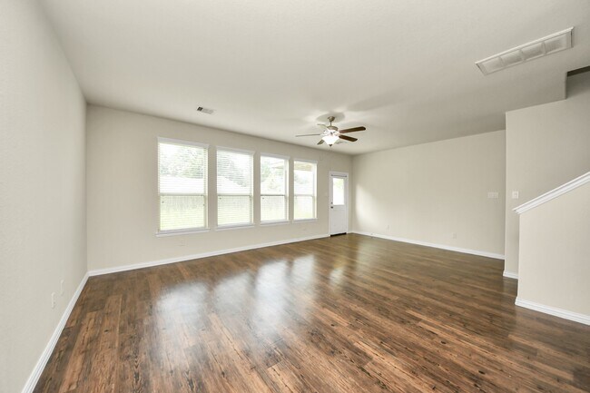 Building Photo - 1437 Northwood Springs Dr