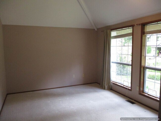 Building Photo - Charming 3-Bedroom Rambler with Spacious B...