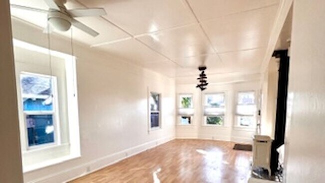 Building Photo - Classic Santa Cruz Beach Bungalow Near Harbor & Seabright Beach