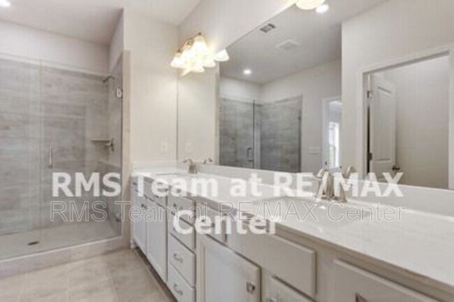 Building Photo - 1650 Mountain Top Ln
