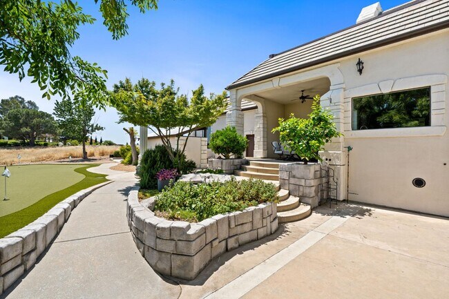 Building Photo - 14215 Killarney Dr