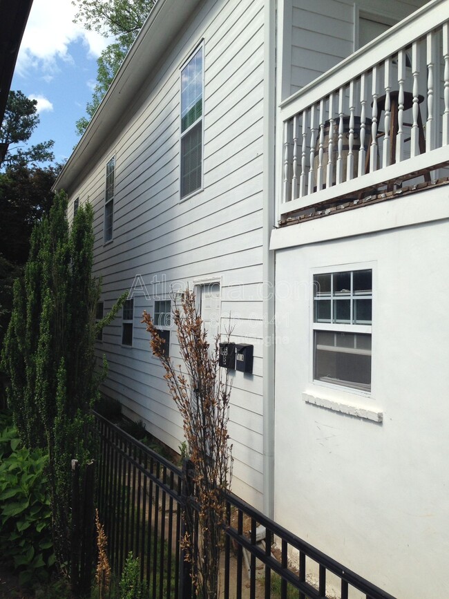 Building Photo - 165 Little St SE