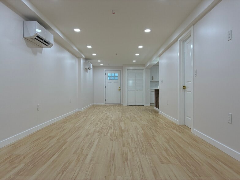 Living room - 716 11TH St