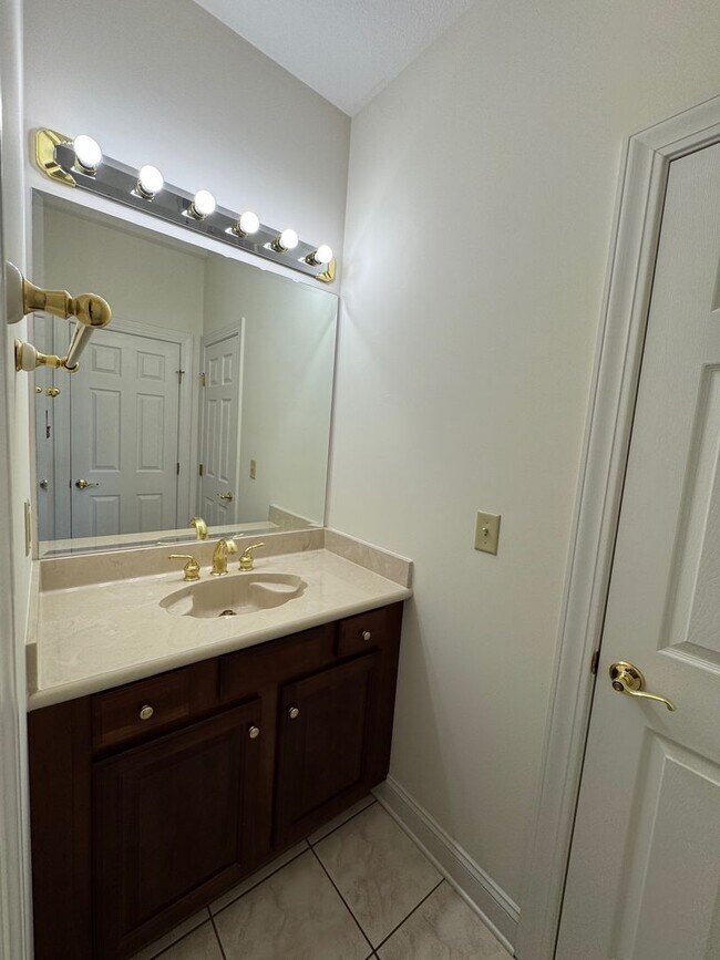 Building Photo - South AVL - Grand Residence in The Cotswol...